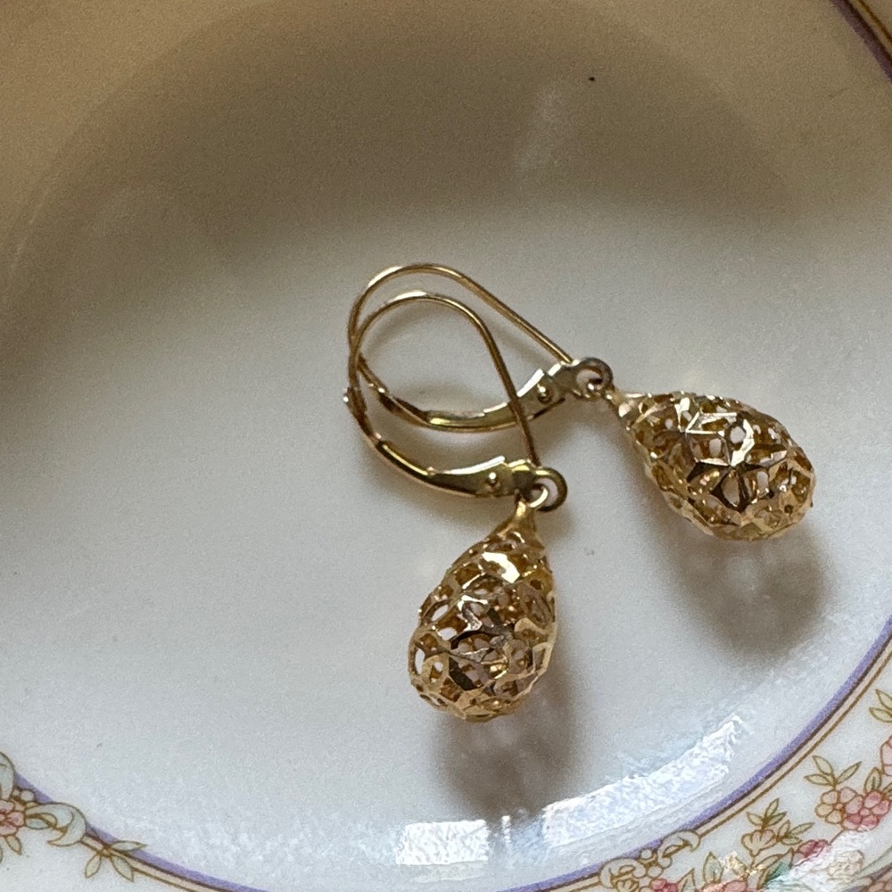 Elegant Gold Drop Earrings - Picture 4 of 4